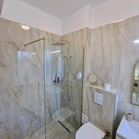 Laroka House Luxury Center Universitate