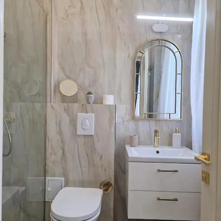 Laroka House Luxury Center Universitate Apartament *