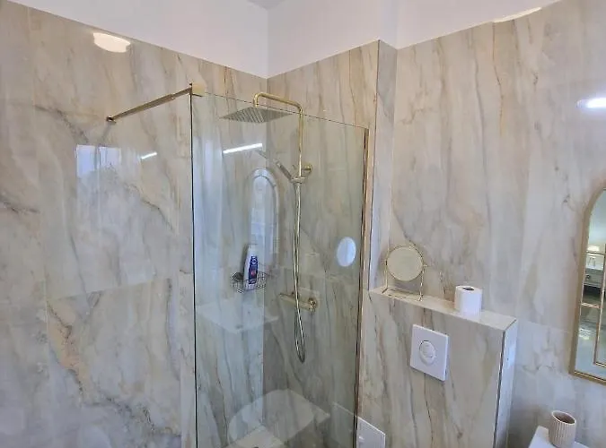 Laroka House Luxury Center Universitate