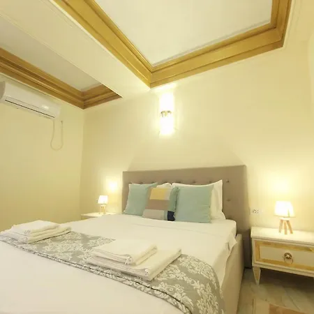 Laroka House Luxury Center Universitate * Bükreş