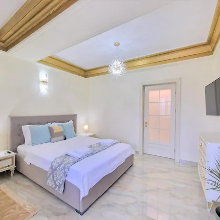 Laroka House Luxury Center Universitate Βουκουρέστι